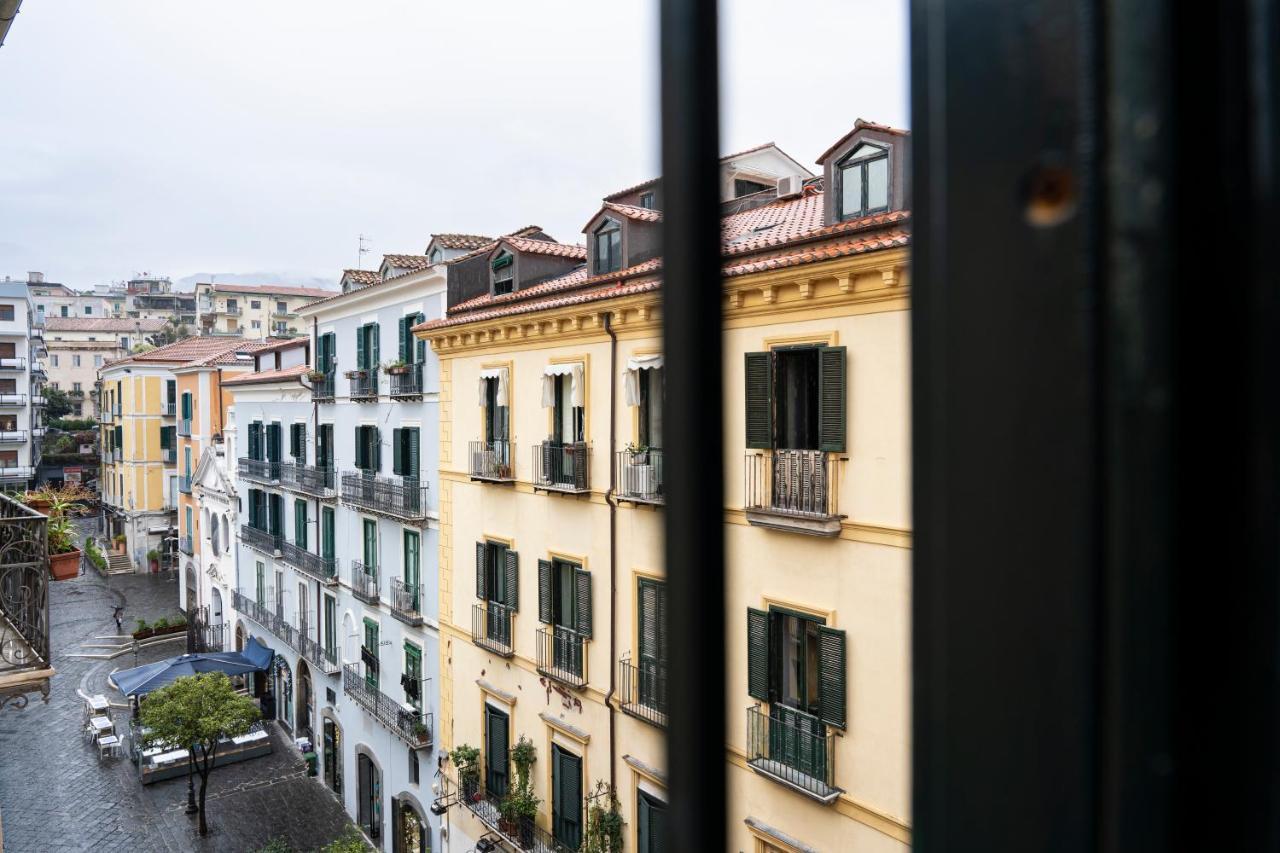 Bella Domus Suites Salerno Ngoại thất bức ảnh